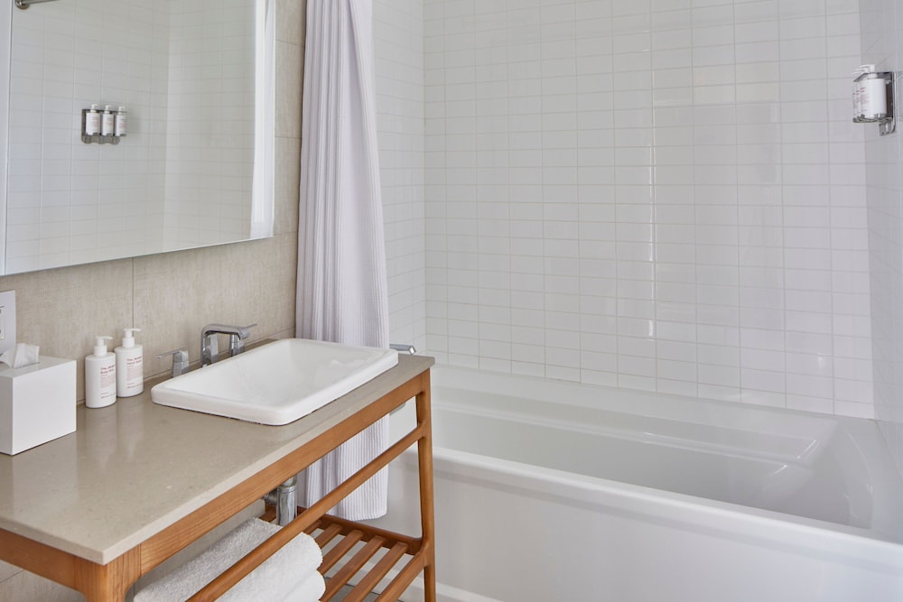 The Sarasota Modern, a Tribute Portfolio Hotel — Hotel rooms in Sarasota, Florida