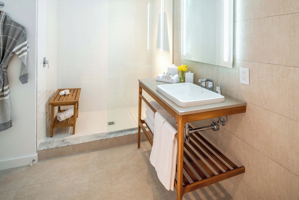 The Sarasota Modern, a Tribute Portfolio Hotel — Hotel rooms in Sarasota, Florida
