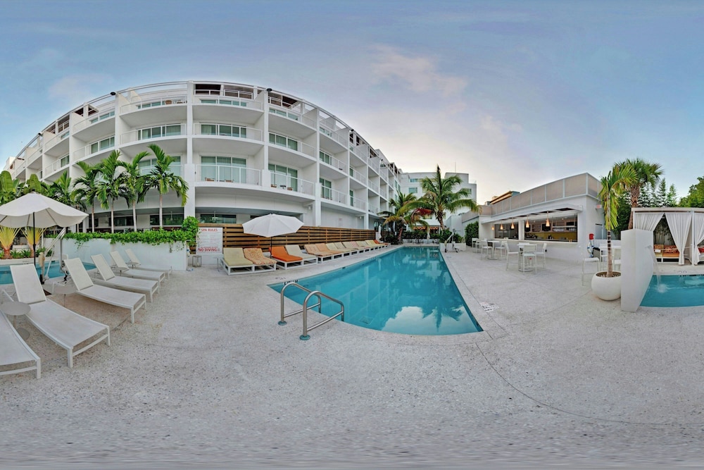 The Sarasota Modern, a Tribute Portfolio Hotel — Swimming pool in Sarasota, Florida