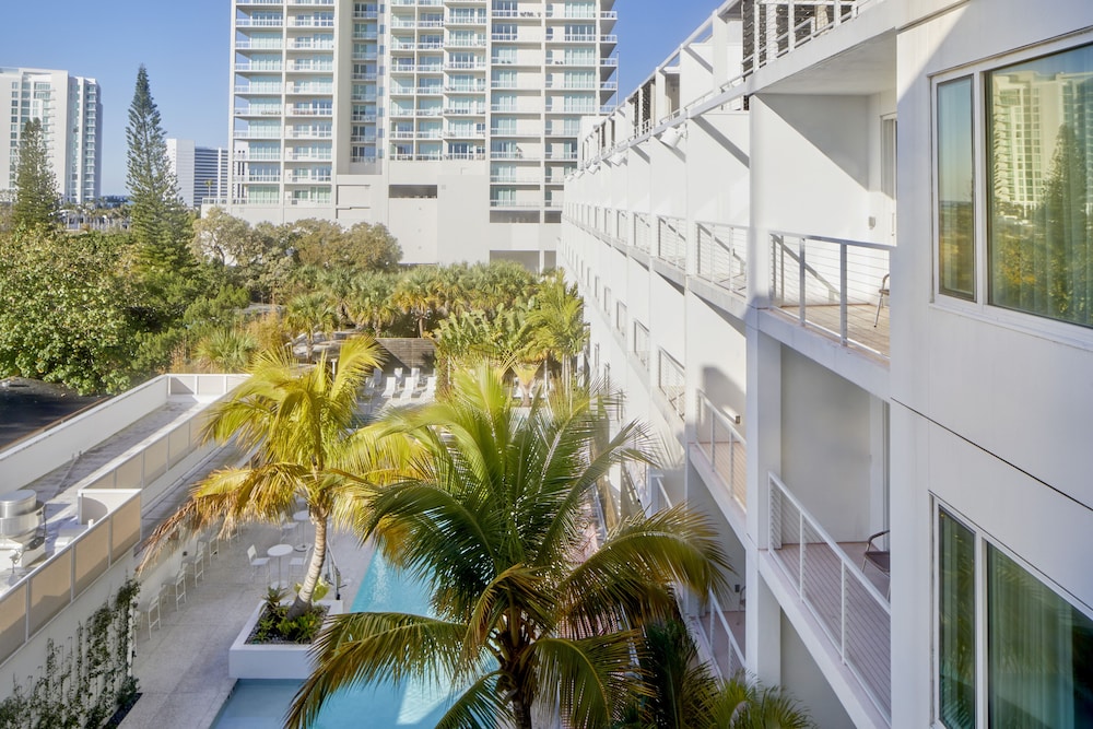 The Sarasota Modern, a Tribute Portfolio Hotel — Swimming pool in Sarasota, Florida