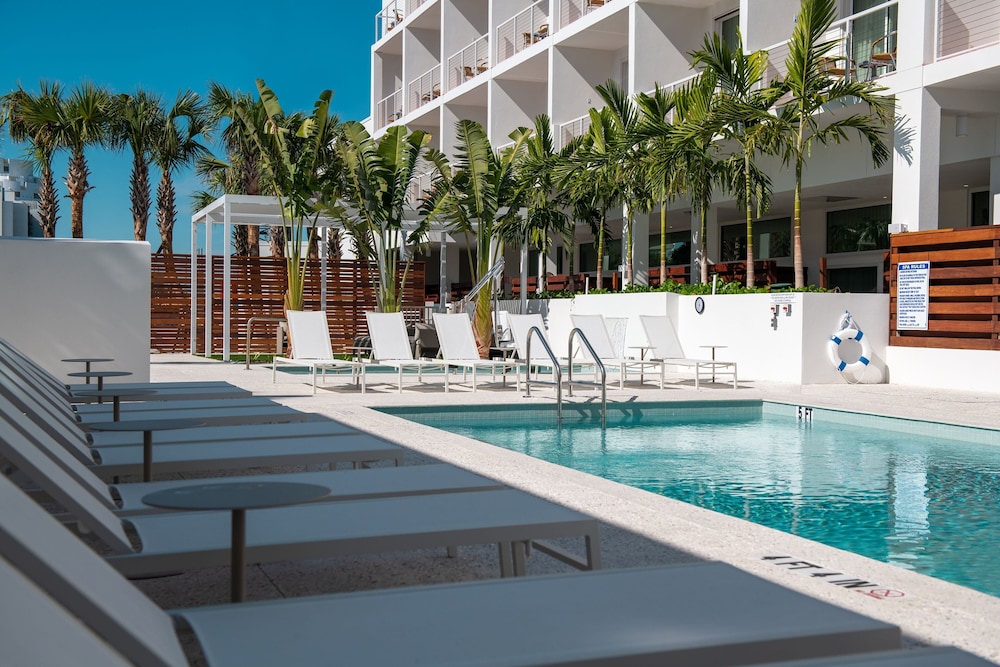 The Sarasota Modern, a Tribute Portfolio Hotel — Swimming pool in Sarasota, Florida