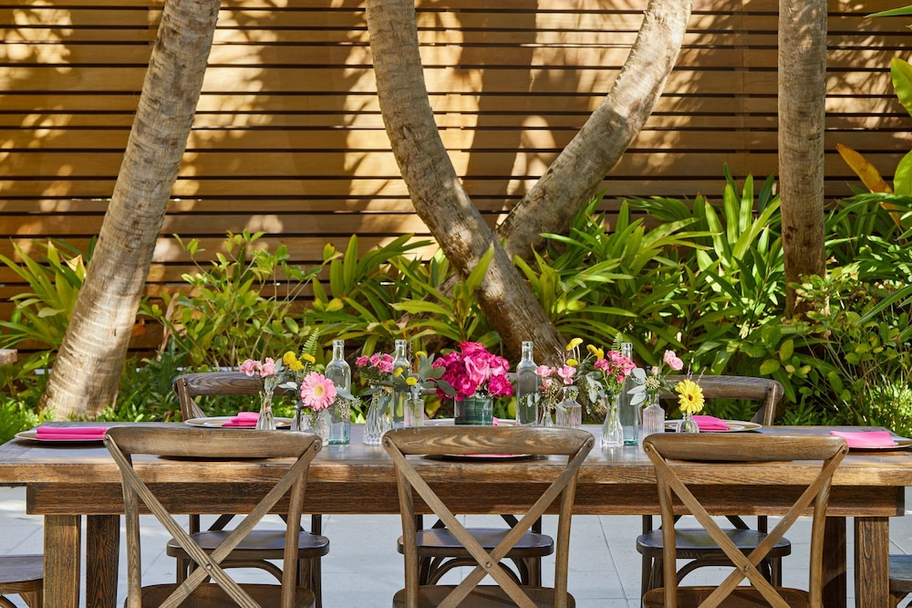 The Sarasota Modern, a Tribute Portfolio Hotel — Restaurant & bars in Sarasota, Florida