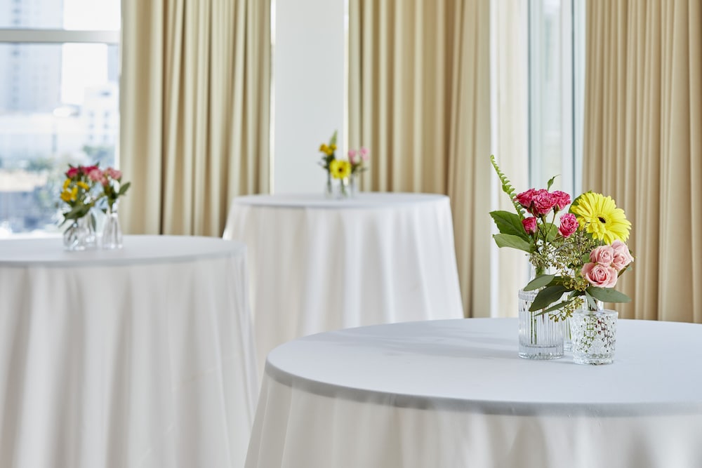 The Sarasota Modern, a Tribute Portfolio Hotel — Restaurant & bars in Sarasota, Florida