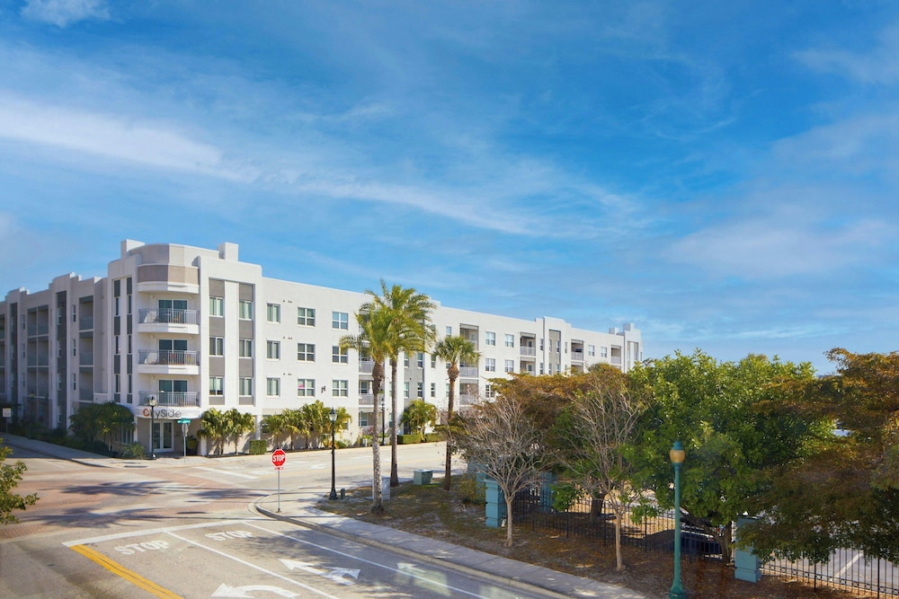 The Sarasota Modern, a Tribute Portfolio Hotel — Hotel building in Sarasota, Florida
