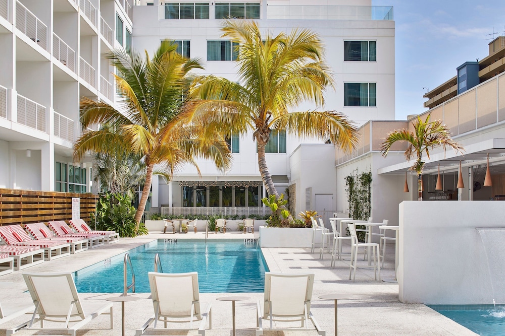 The Sarasota Modern, a Tribute Portfolio Hotel — Swimming pool in Sarasota, Florida