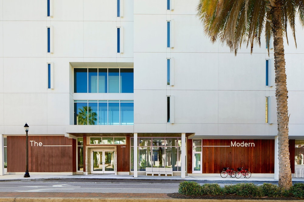 The Sarasota Modern, a Tribute Portfolio Hotel — Hotel building in Sarasota, Florida