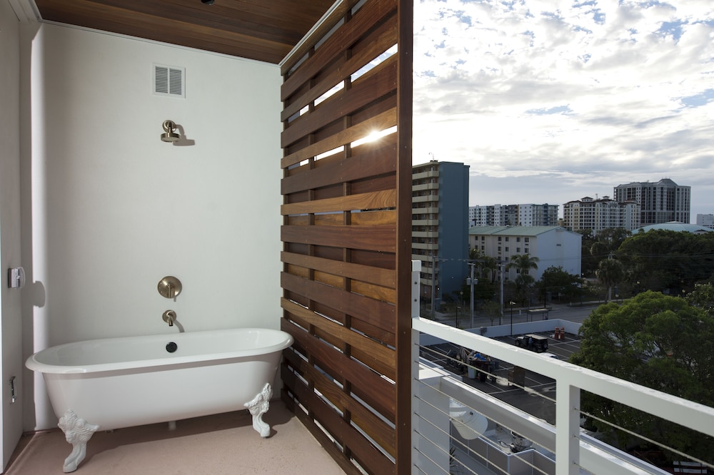 The Sarasota Modern, a Tribute Portfolio Hotel — Hotel rooms in Sarasota, Florida