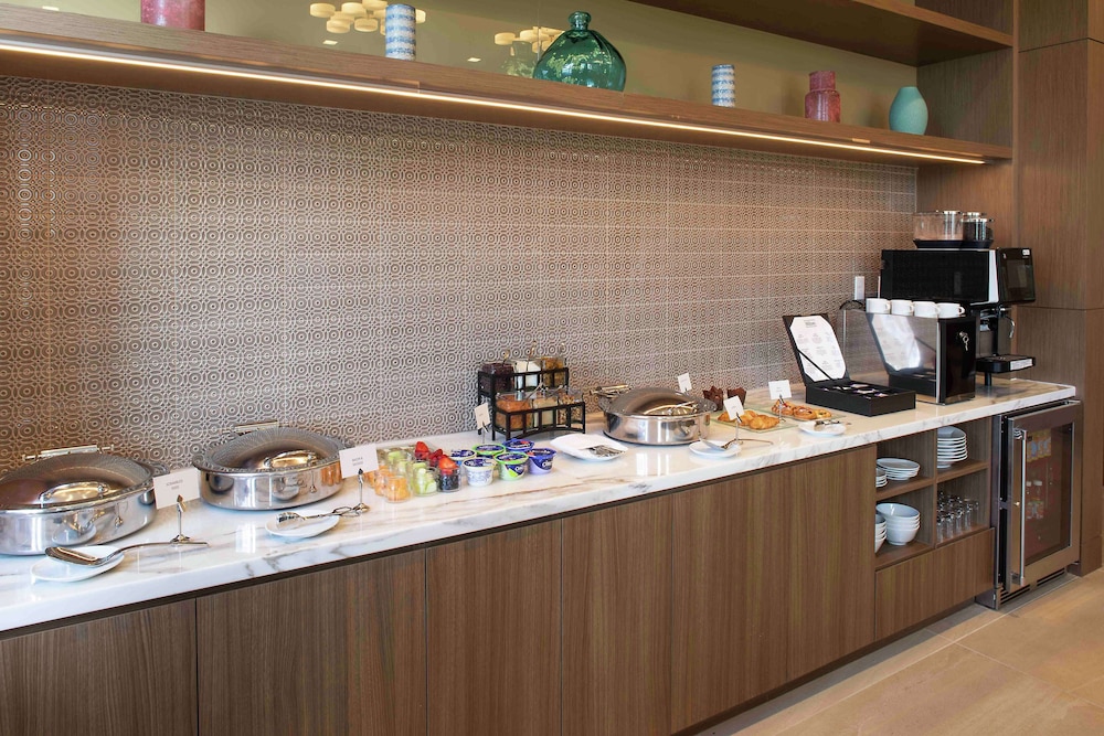 Hilton Miami Dadeland — Restaurant & bars in Sunset, Florida