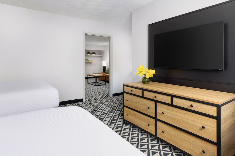 Arcadian Hotel — Hotel rooms in Brookline, Massachusetts