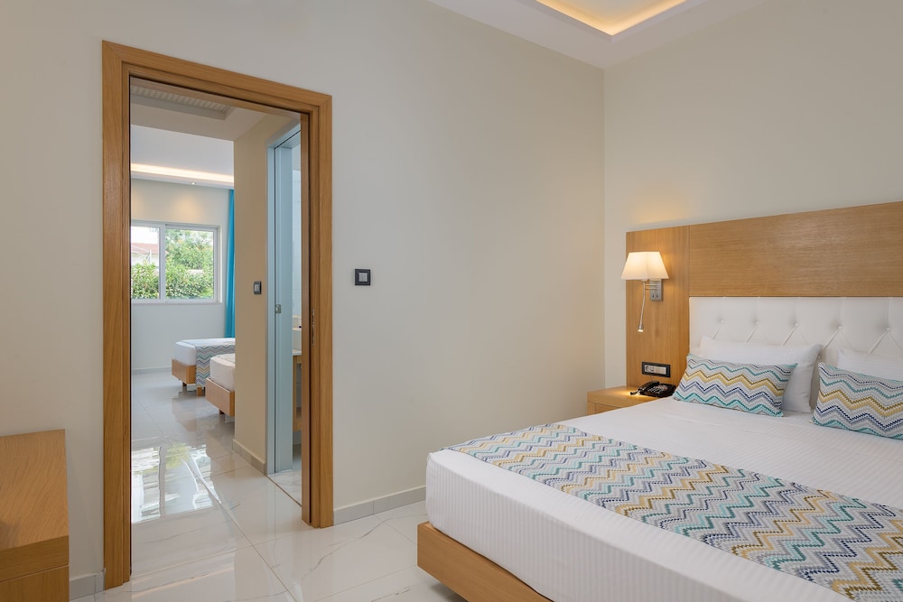 Oceanis Park Hotel — Rooms in Ialyssos, South Aegean