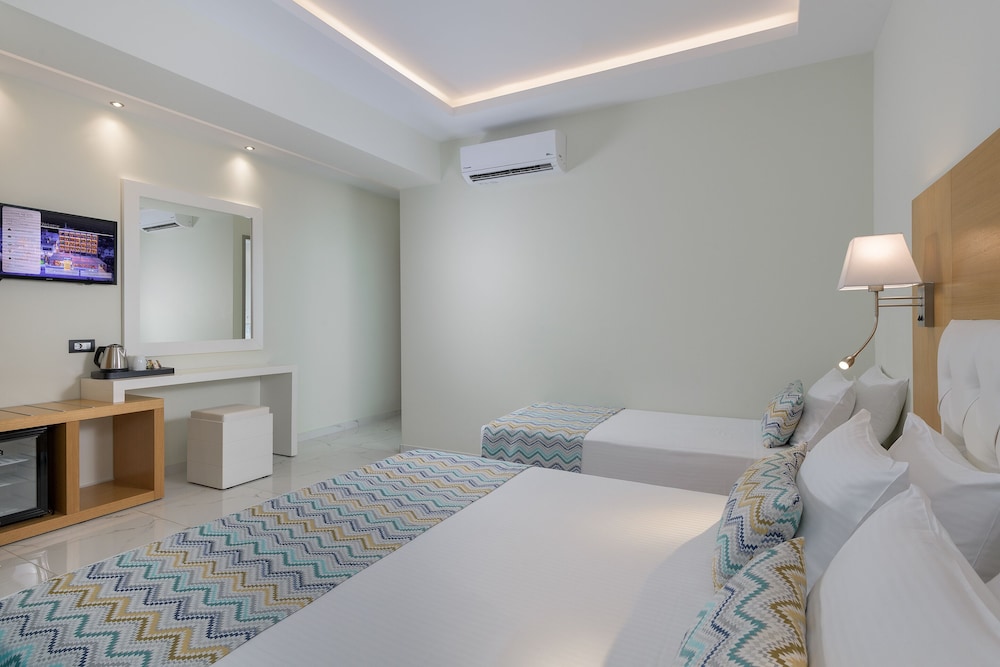 Oceanis Park Hotel — Rooms in Ialyssos, South Aegean