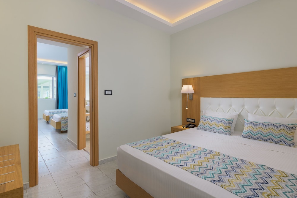 Oceanis Park Hotel — Rooms in Ialyssos, South Aegean