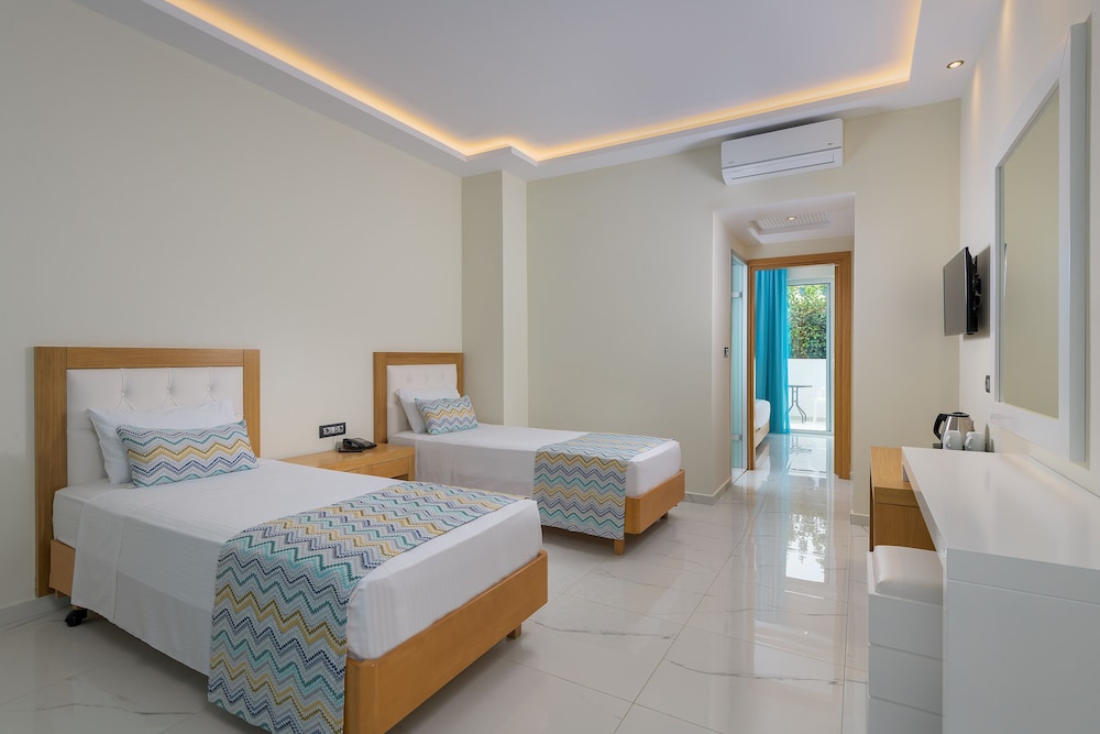 Oceanis Park Hotel — Rooms in Ialyssos, South Aegean