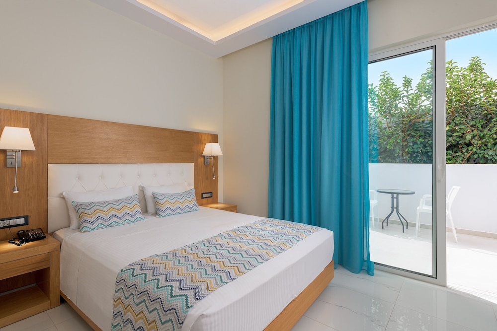 Oceanis Park Hotel — Rooms in Ialyssos, South Aegean