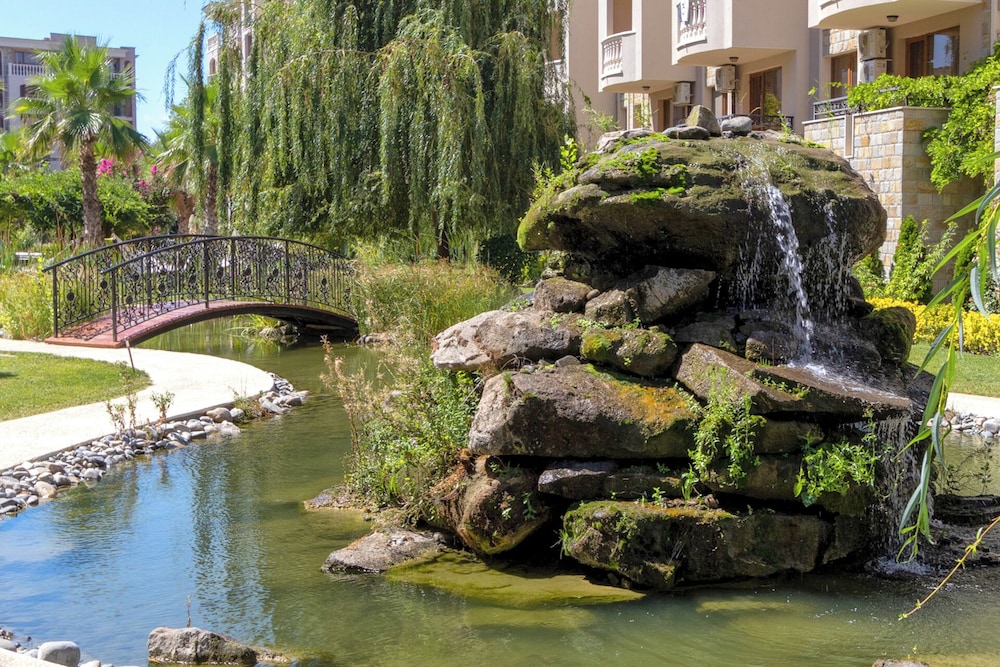 Cascadas Family Resort — Hotel building in Sunny Beach, Burgas Region