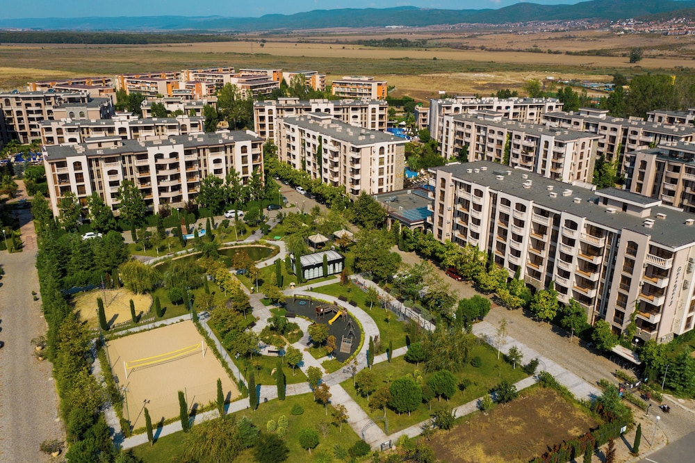 Cascadas Family Resort — Hotel building in Sunny Beach, Burgas Region