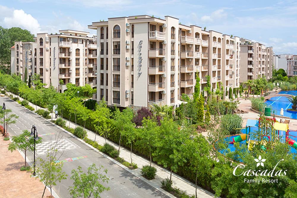 Cascadas Family Resort — Hotel building in Sunny Beach, Burgas Region