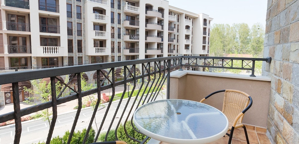 Cascadas Family Resort — Hotel building in Sunny Beach, Burgas Region