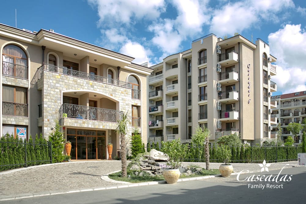 Cascadas Family Resort — Hotel building in Sunny Beach, Burgas Region