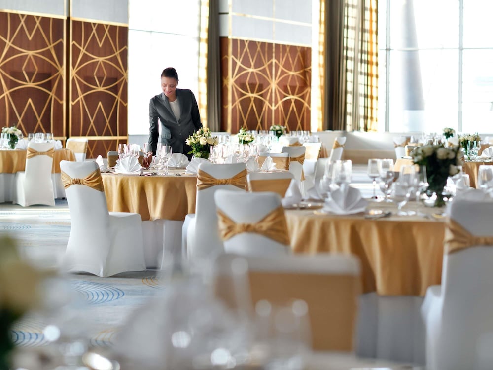 Grand Plaza Mövenpick Media City — Restaurant & bars in Dubai