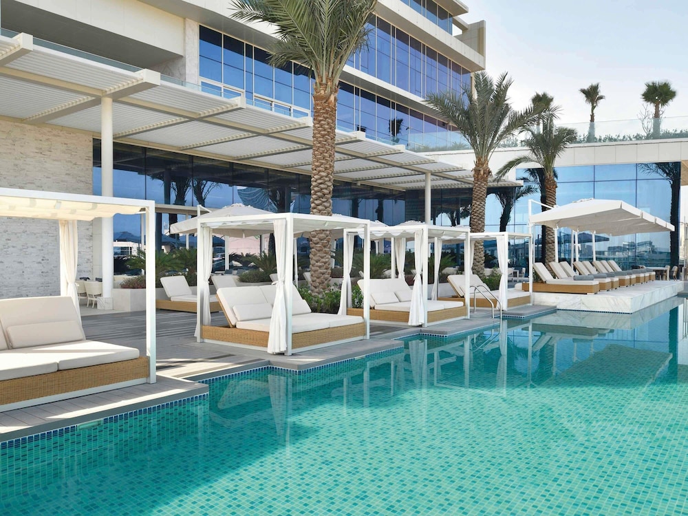 Grand Plaza Mövenpick Media City — Swimming pool in Dubai