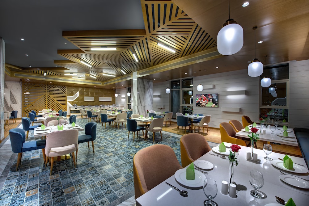 The S Hotel Al Barsha — Restaurant & bars in Dubai