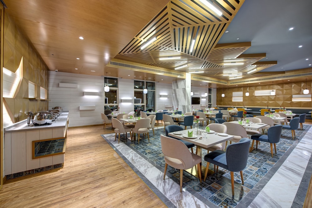 The S Hotel Al Barsha — Restaurant & bars in Dubai