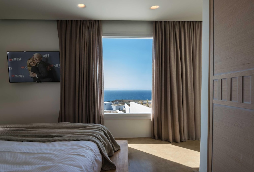 Andronis Arcadia Hotel — Hotel rooms in Oia, South Aegean
