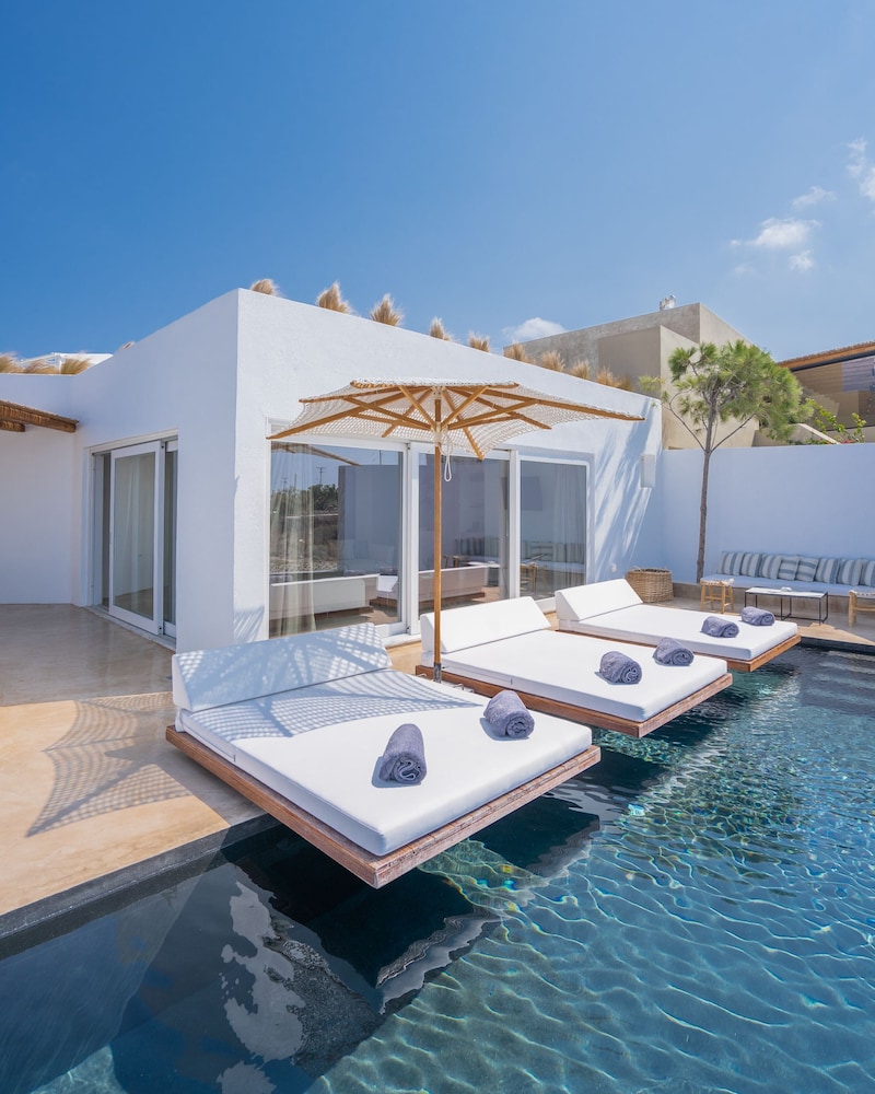 Andronis Arcadia Hotel — Swimming pool in Oia, South Aegean