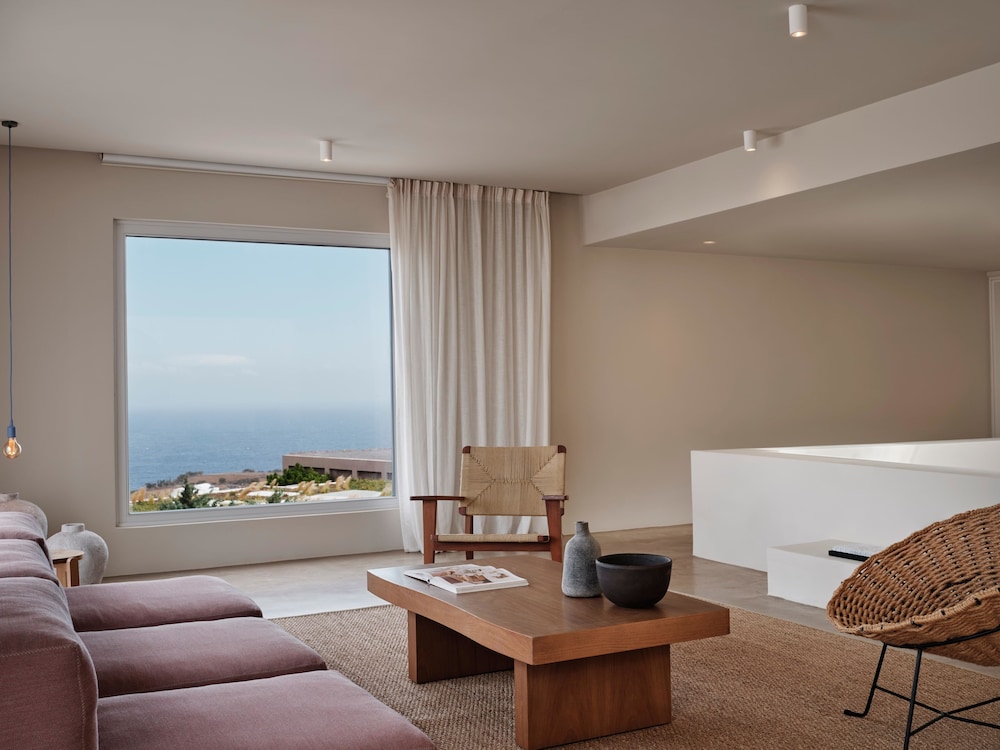 Andronis Arcadia Hotel — Hotel rooms in Oia, South Aegean