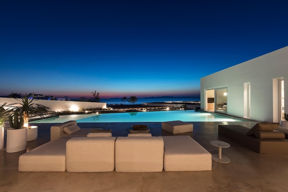 Andronis Arcadia Hotel — Swimming pool in Oia, South Aegean