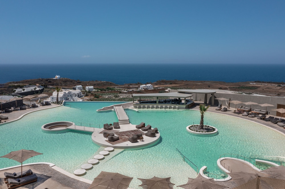 Andronis Arcadia Hotel — Swimming pool in Oia, South Aegean