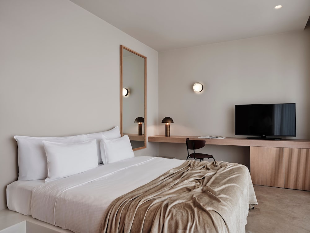 Andronis Arcadia Hotel — Hotel rooms in Oia, South Aegean