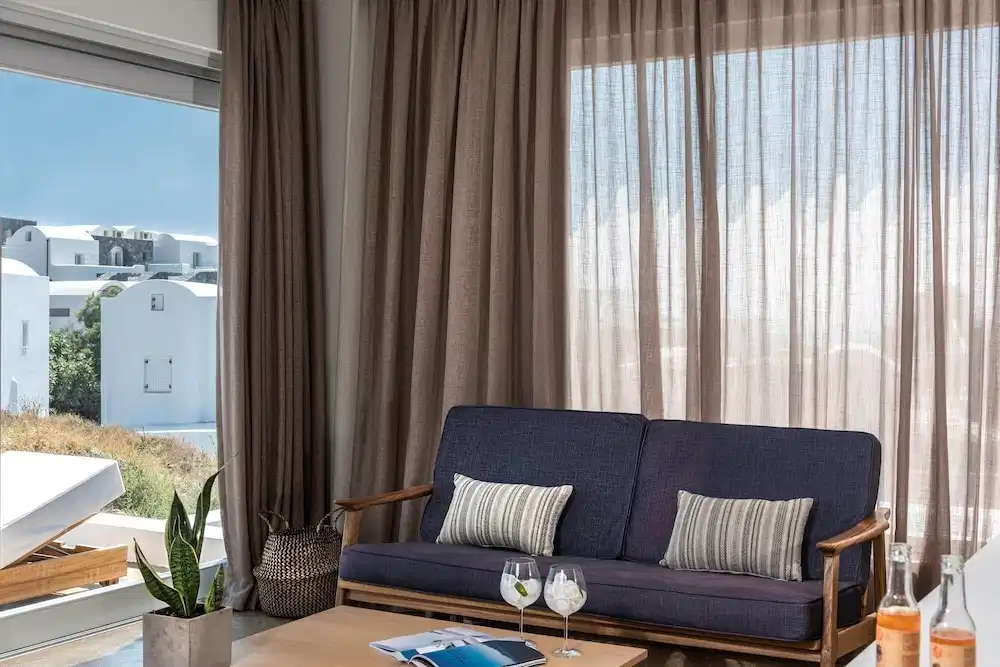 Andronis Arcadia Hotel — Hotel rooms in Oia, South Aegean