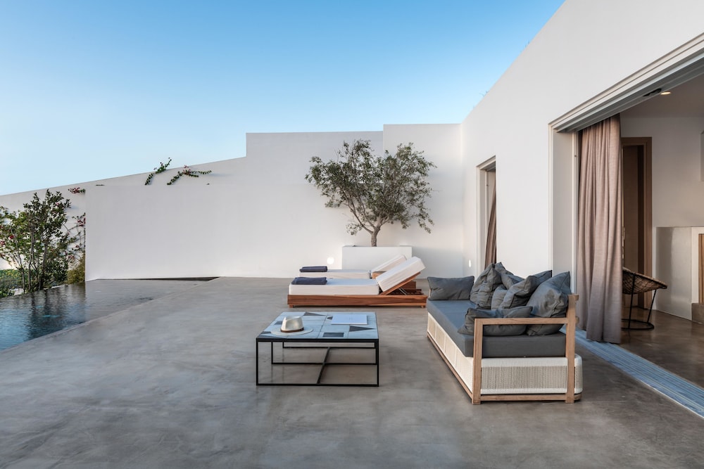 Andronis Arcadia Hotel — Hotel building in Oia, South Aegean