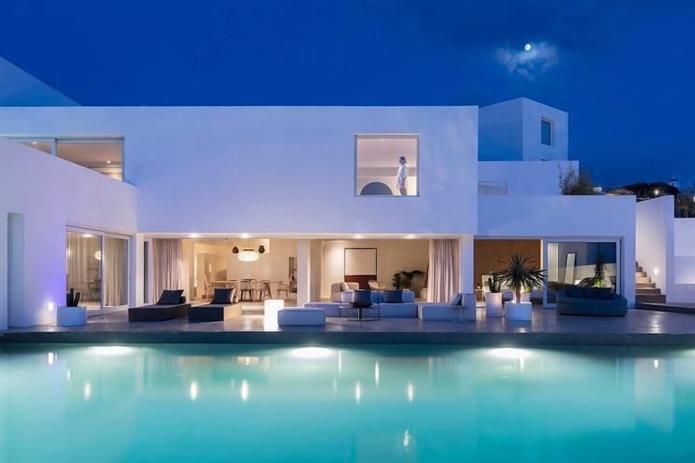 Andronis Arcadia Hotel — Swimming pool in Oia, South Aegean