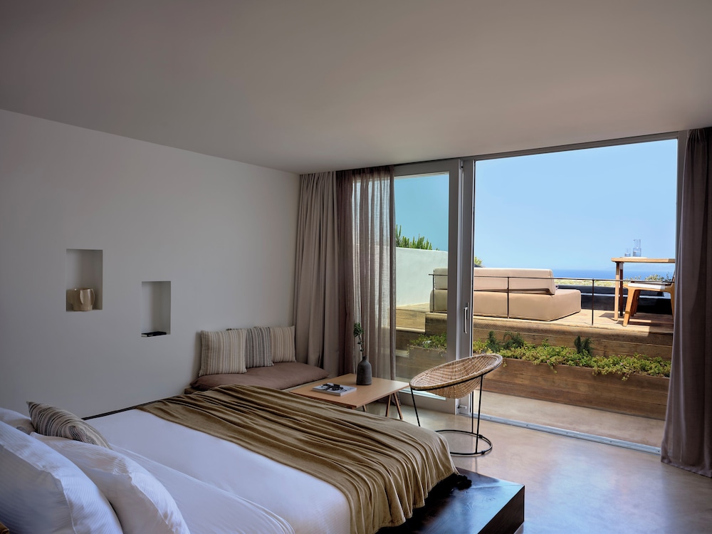 Andronis Arcadia Hotel — Hotel rooms in Oia, South Aegean