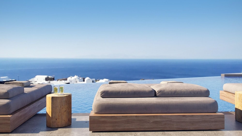 Andronis Arcadia Hotel — Swimming pool in Oia, South Aegean