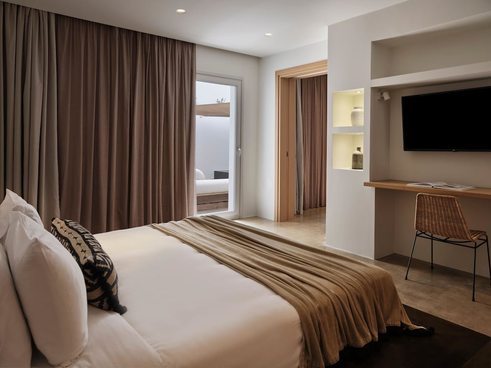 Andronis Arcadia Hotel — Hotel rooms in Oia, South Aegean