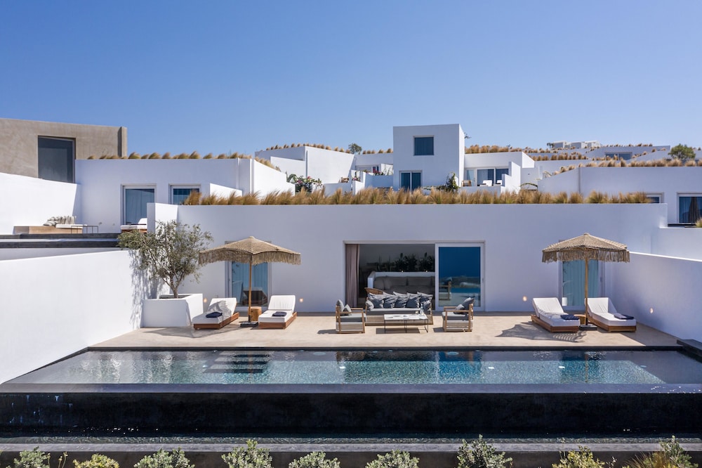 Andronis Arcadia Hotel — Swimming pool in Oia, South Aegean