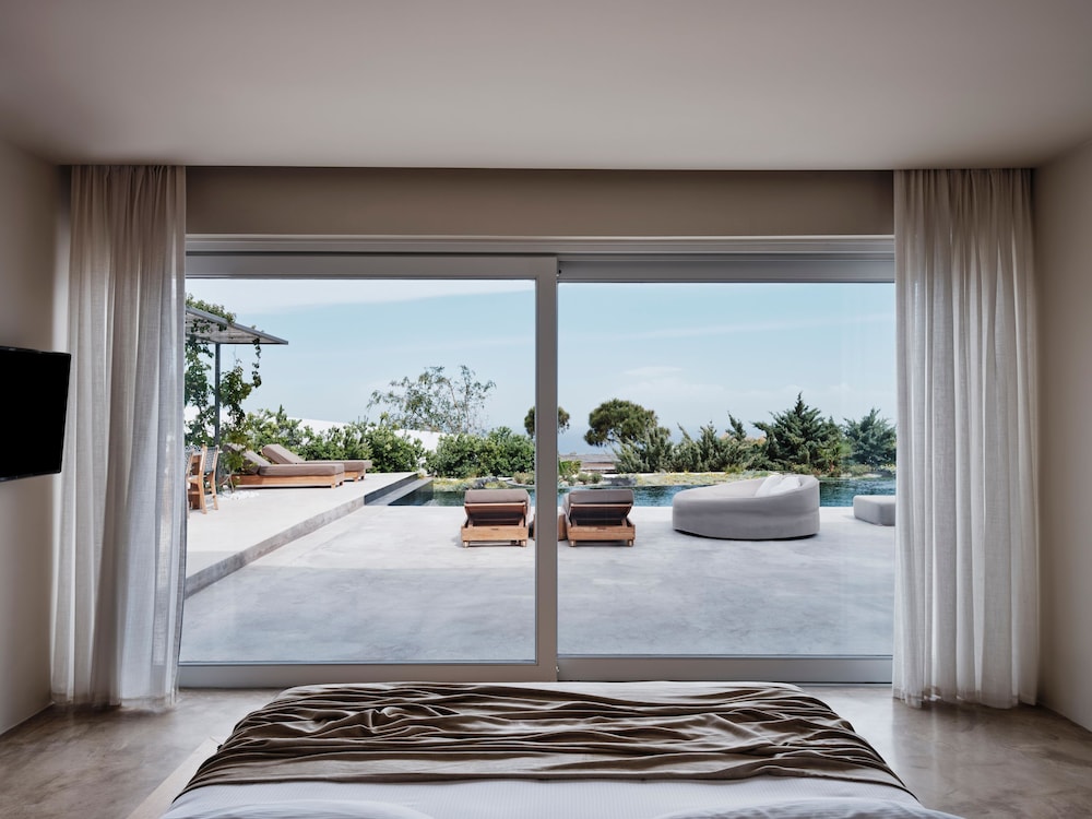 Andronis Arcadia Hotel — Hotel rooms in Oia, South Aegean