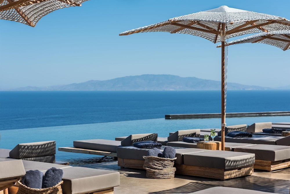 Andronis Arcadia Hotel — Swimming pool in Oia, South Aegean