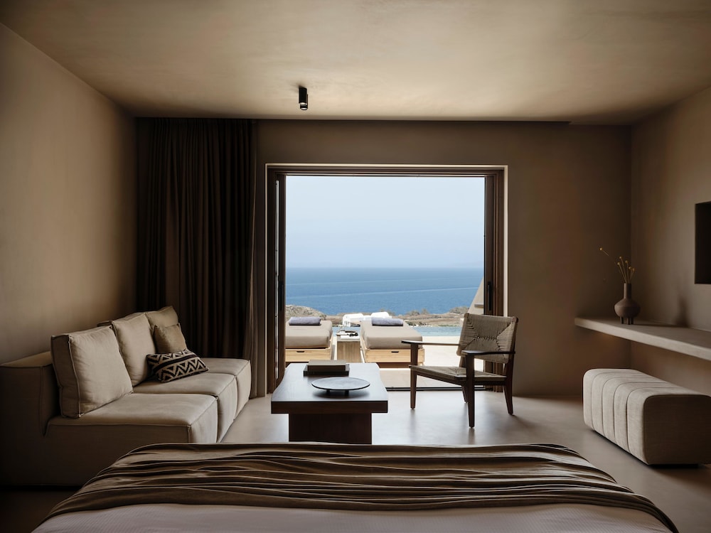 Andronis Arcadia Hotel — Hotel rooms in Oia, South Aegean