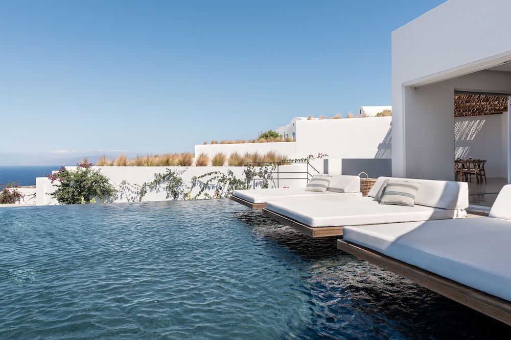 Andronis Arcadia Hotel — Swimming pool in Oia, South Aegean