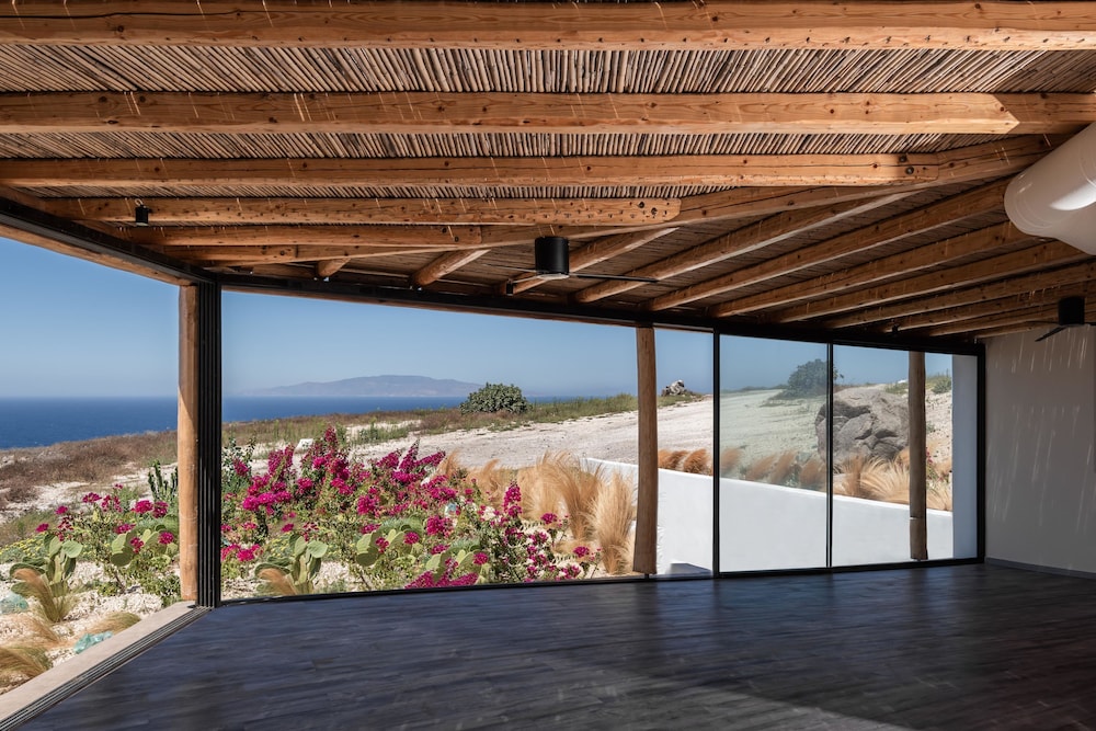 Andronis Arcadia Hotel — Hotel building in Oia, South Aegean