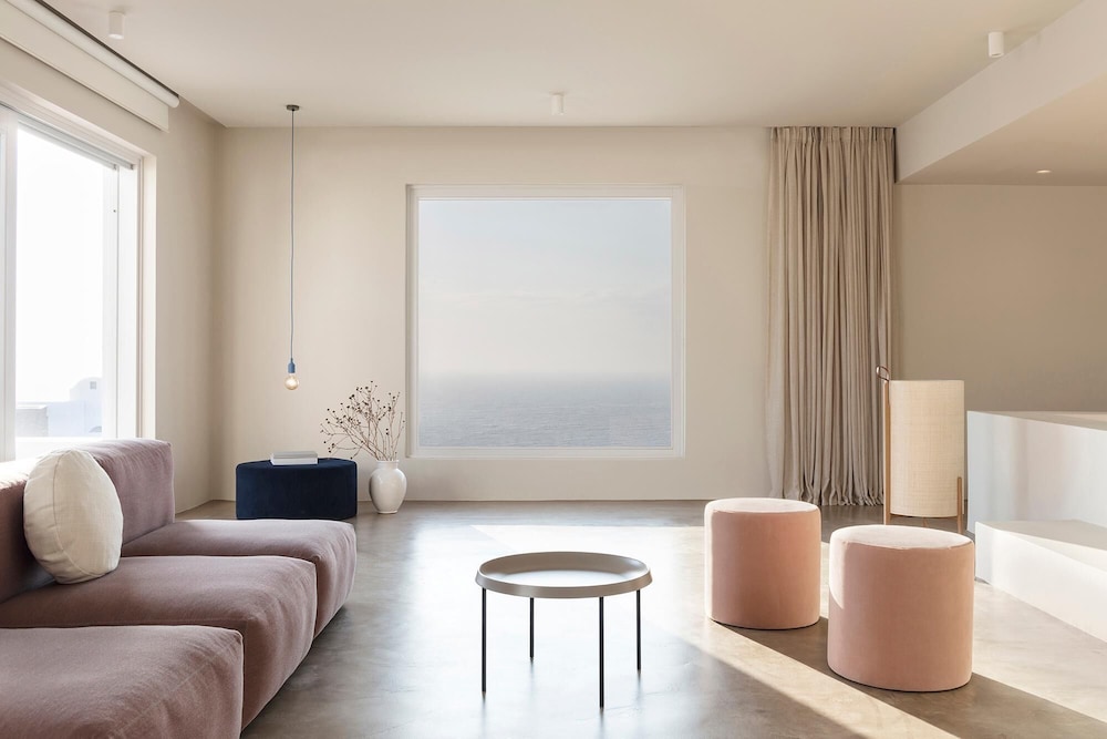 Andronis Arcadia Hotel — Hotel rooms in Oia, South Aegean