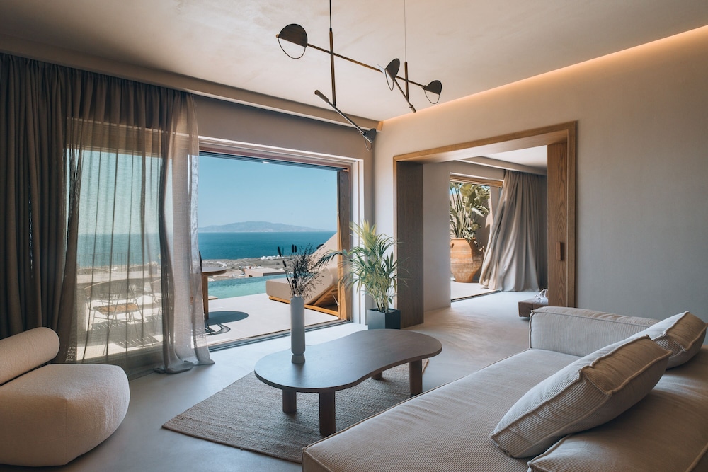 Andronis Arcadia Hotel — Hotel rooms in Oia, South Aegean