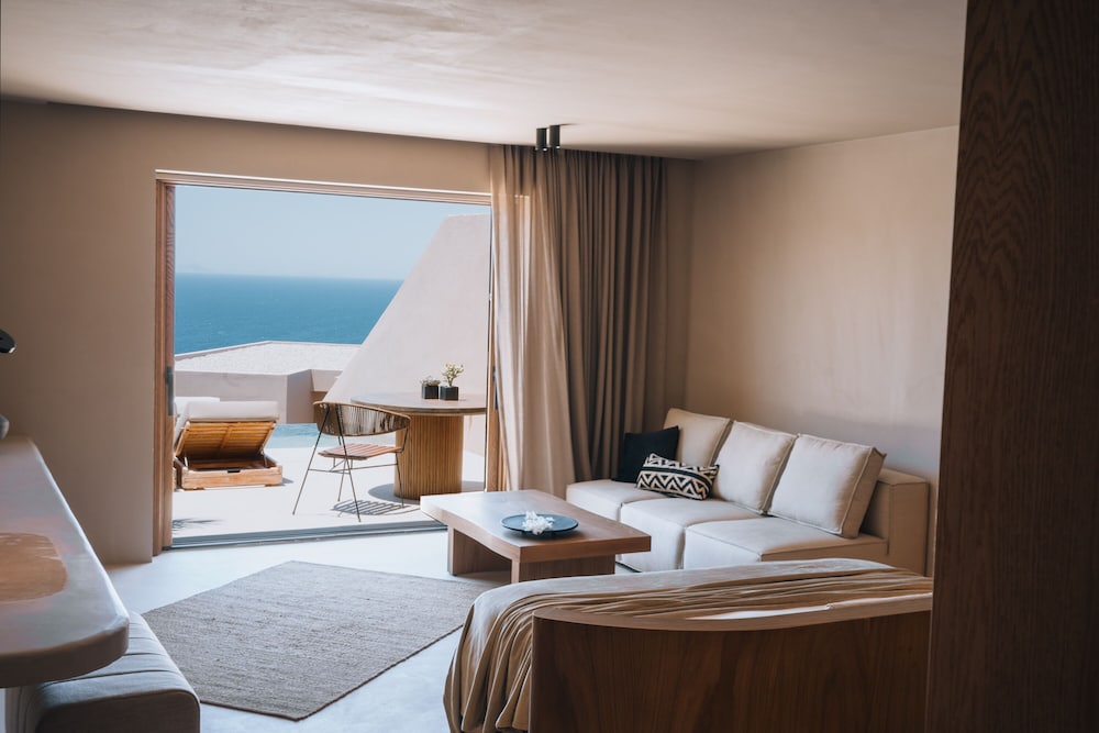 Andronis Arcadia Hotel — Hotel rooms in Oia, South Aegean