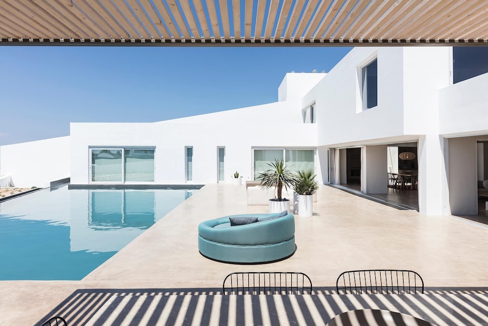 Andronis Arcadia Hotel — Swimming pool in Oia, South Aegean