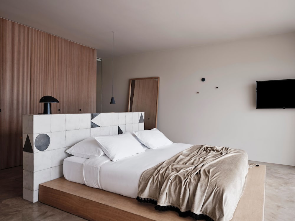 Andronis Arcadia Hotel — Hotel rooms in Oia, South Aegean